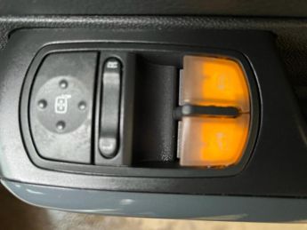 VAUXHALL CORSA 1.4 16V SE Hatchback 5dr Petrol Auto Euro 5 (100 ps)