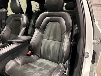 VOLVO XC60 2.0h T8 Twin Engine 10.4kWh R-Design SUV 5dr Petrol Plug-in Hybr