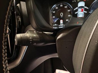 VOLVO XC60 2.0h T8 Twin Engine 10.4kWh R-Design SUV 5dr Petrol Plug-in Hybr