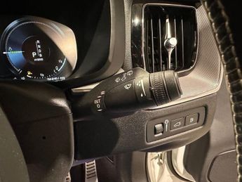 VOLVO XC60 2.0h T8 Twin Engine 10.4kWh R-Design SUV 5dr Petrol Plug-in Hybr