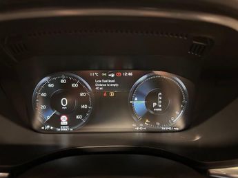 VOLVO XC60 2.0h T8 Twin Engine 10.4kWh R-Design SUV 5dr Petrol Plug-in Hybr