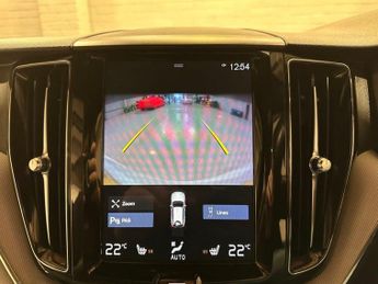 VOLVO XC60 2.0h T8 Twin Engine 10.4kWh R-Design SUV 5dr Petrol Plug-in Hybr