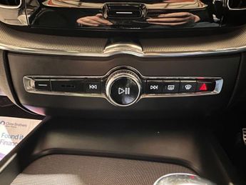 VOLVO XC60 2.0h T8 Twin Engine 10.4kWh R-Design SUV 5dr Petrol Plug-in Hybr