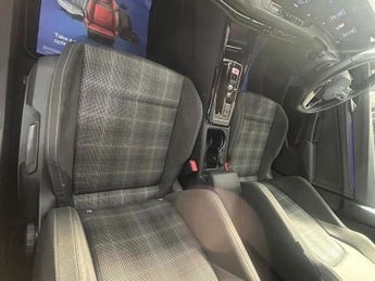 VOLKSWAGEN GOLF 2.0 TDI GTD Hatchback 5dr Diesel DSG Euro 6 (s/s) (200 ps)