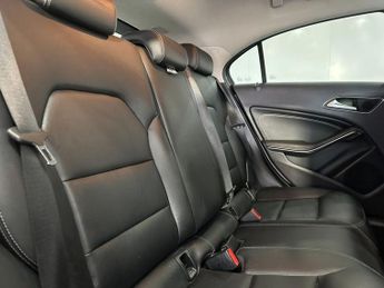 MERCEDES-BENZ A-CLASS 2.1 A200d Sport (Premium) Hatchback 5dr Diesel 7G-DCT Euro 6 (s/