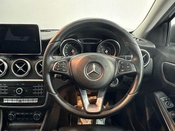 MERCEDES-BENZ A-CLASS 2.1 A200d Sport (Premium) Hatchback 5dr Diesel 7G-DCT Euro 6 (s/