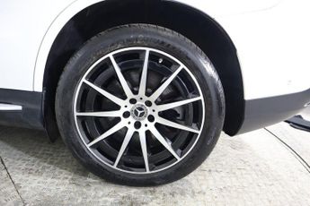 MERCEDES-BENZ EQC EQC 400 80kWh AMG Line Auto 4MATIC 5dr