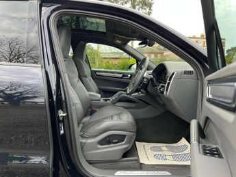 PORSCHE CAYENNE 3.0 Cayenne V6 Platinum Edition E-Hybrid A 4WD 5dr