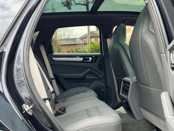 PORSCHE CAYENNE 3.0 Cayenne V6 Platinum Edition E-Hybrid A 4WD 5dr