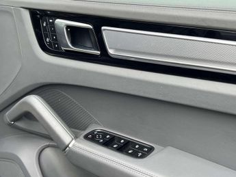 PORSCHE CAYENNE 3.0 Cayenne V6 Platinum Edition E-Hybrid A 4WD 5dr