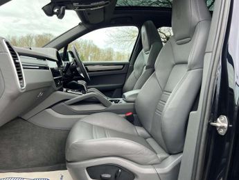 PORSCHE CAYENNE 3.0 Cayenne V6 Platinum Edition E-Hybrid A 4WD 5dr