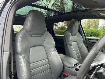 PORSCHE CAYENNE 3.0 Cayenne V6 Platinum Edition E-Hybrid A 4WD 5dr