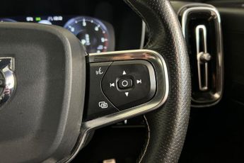 VOLVO XC40 2.0 D4 R-Design Pro SUV 5dr Diesel Auto AWD Euro 6 (s/s) (190 ps