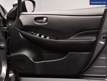 NISSAN LEAF 39kWh N-Connecta Hatchback 5dr Electric Auto (150 ps)