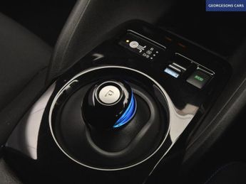 NISSAN LEAF 39kWh N-Connecta Hatchback 5dr Electric Auto (150 ps)