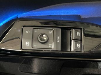 VOLKSWAGEN ID.3 Pro Performance 58kWh Life Hatchback 5dr Electric Auto (204 ps)