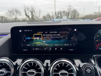 MERCEDES-BENZ GLA 1.3 GLA200 AMG Line (Premium) SUV 5dr Automatic