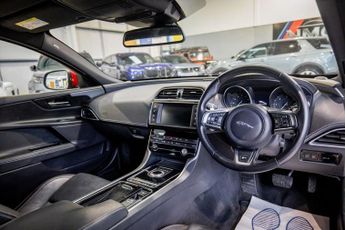 JAGUAR XE 2.0d R-Sport Saloon 4dr Diesel Auto Euro 6 (s/s) (180 ps)