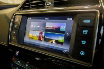 JAGUAR XE 2.0d R-Sport Saloon 4dr Diesel Auto Euro 6 (s/s) (180 ps)