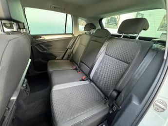 VOLKSWAGEN TIGUAN 2.0 TDI SE Navigation SUV 5dr Diesel DSG 4Motion Euro 6 (s/s) (1