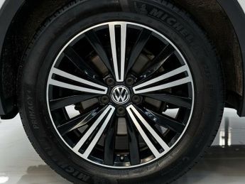 VOLKSWAGEN TIGUAN 2.0 TDI SE Navigation SUV 5dr Diesel DSG 4Motion Euro 6 (s/s) (1