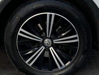 VOLKSWAGEN TIGUAN 2.0 TDI SE Navigation SUV 5dr Diesel DSG 4Motion Euro 6 (s/s) (1