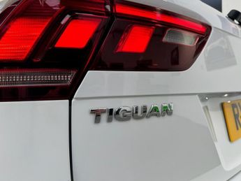 VOLKSWAGEN TIGUAN 2.0 TDI SE Navigation SUV 5dr Diesel DSG 4Motion Euro 6 (s/s) (1