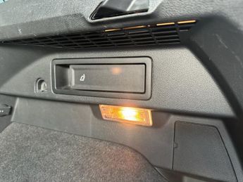 VOLKSWAGEN TIGUAN 2.0 TDI SE Navigation SUV 5dr Diesel DSG 4Motion Euro 6 (s/s) (1