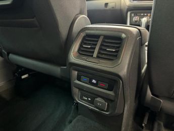 VOLKSWAGEN TIGUAN 2.0 TDI SE Navigation SUV 5dr Diesel DSG 4Motion Euro 6 (s/s) (1