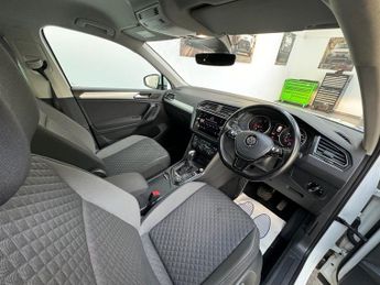 VOLKSWAGEN TIGUAN 2.0 TDI SE Navigation SUV 5dr Diesel DSG 4Motion Euro 6 (s/s) (1