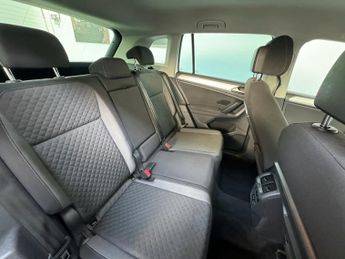 VOLKSWAGEN TIGUAN 2.0 TDI SE Navigation SUV 5dr Diesel DSG 4Motion Euro 6 (s/s) (1
