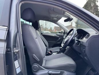 VOLKSWAGEN TIGUAN 2.0 TDI BlueMotion Tech SE Navigation SUV 5dr Diesel DSG 4Motion