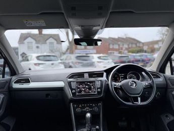 VOLKSWAGEN TIGUAN 2.0 TDI BlueMotion Tech SE Navigation SUV 5dr Diesel DSG 4Motion