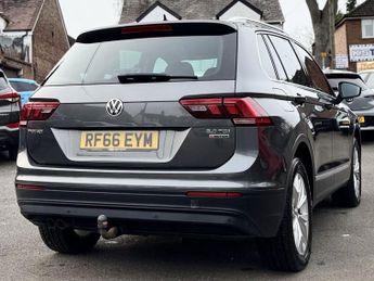 VOLKSWAGEN TIGUAN 2.0 TDI BlueMotion Tech SE Navigation SUV 5dr Diesel DSG 4Motion