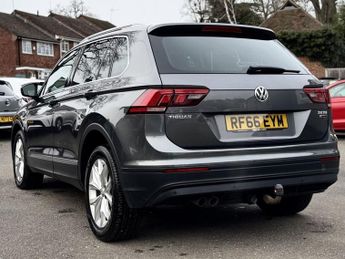 VOLKSWAGEN TIGUAN 2.0 TDI BlueMotion Tech SE Navigation SUV 5dr Diesel DSG 4Motion