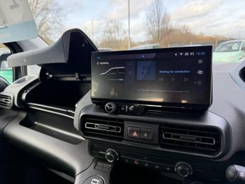 PEUGEOT e-Rifter 52kWh Allure Long MPV 5dr Electric Auto (7.4kW Charger) (136 ps)