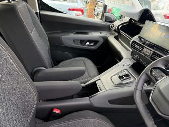 PEUGEOT e-Rifter 52kWh Allure Long MPV 5dr Electric Auto (7.4kW Charger) (136 ps)