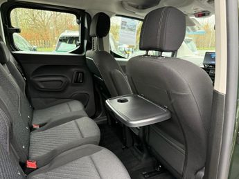 PEUGEOT e-Rifter 52kWh Allure Long MPV 5dr Electric Auto (7.4kW Charger) (136 ps)