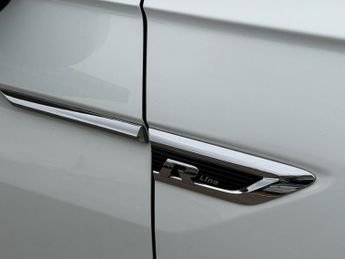 VOLKSWAGEN TIGUAN 2.0 TDI R-Line Tech SUV 5dr Diesel DSG Euro 6 (s/s) (150 ps)