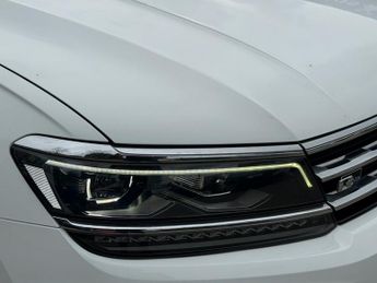 VOLKSWAGEN TIGUAN 2.0 TDI R-Line Tech SUV 5dr Diesel DSG Euro 6 (s/s) (150 ps)