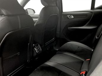 VOLVO XC40 2.0 B4 MHEV Plus Black Edition SUV 5dr Petrol Hybrid DCT Auto Eu