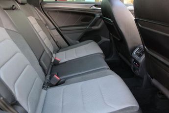 VOLKSWAGEN TIGUAN 2.0 TDI BlueMotion Tech R-Line SUV 5dr Diesel DSG Euro 6 (s/s) (