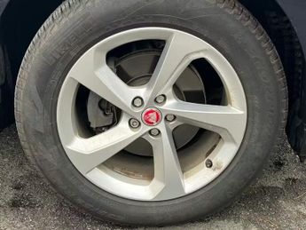 JAGUAR F-PACE 2.0 D180 Portfolio SUV 5dr Diesel Auto AWD Euro 6 (s/s) (180 ps)