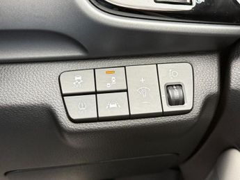 KIA STONIC 1.0 T-GDi 4 SUV 5dr Petrol DCT Euro 6 (s/s) (118 bhp)