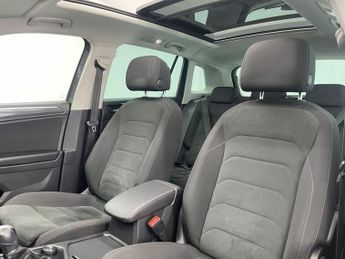 VOLKSWAGEN TIGUAN 2.0 TSI SEL SUV 5dr Petrol DSG 4Motion Euro 6 (s/s) (190 ps)