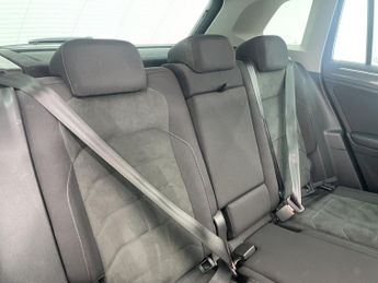 VOLKSWAGEN TIGUAN 2.0 TSI SEL SUV 5dr Petrol DSG 4Motion Euro 6 (s/s) (190 ps)