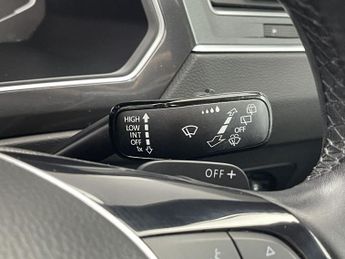 VOLKSWAGEN TIGUAN 2.0 TSI SEL SUV 5dr Petrol DSG 4Motion Euro 6 (s/s) (190 ps)