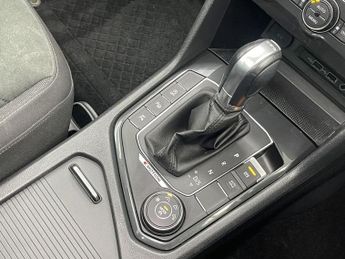 VOLKSWAGEN TIGUAN 2.0 TSI SEL SUV 5dr Petrol DSG 4Motion Euro 6 (s/s) (190 ps)