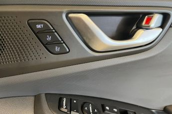 HYUNDAI IONIQ 28kWh Premium SE Hatchback 5dr Electric Auto (120 ps) Rear View 