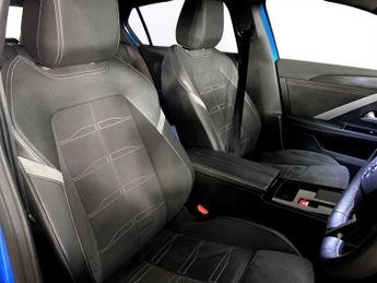 VAUXHALL Astra Electric 54kWh Ultimate Hatchback 5dr Electric Auto (156 ps)